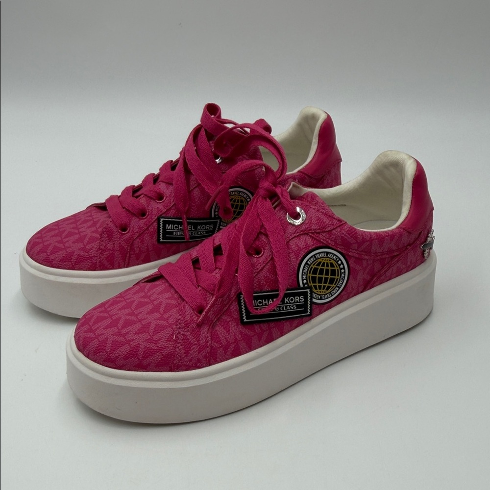 MICHAEL KORS OUTLET
Romey Embellished Signature
Logo Platform Sneaker